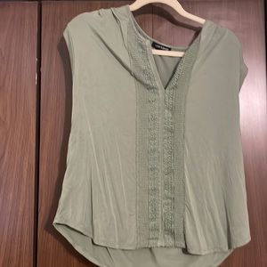 Cable and gauge green crop top size medium
